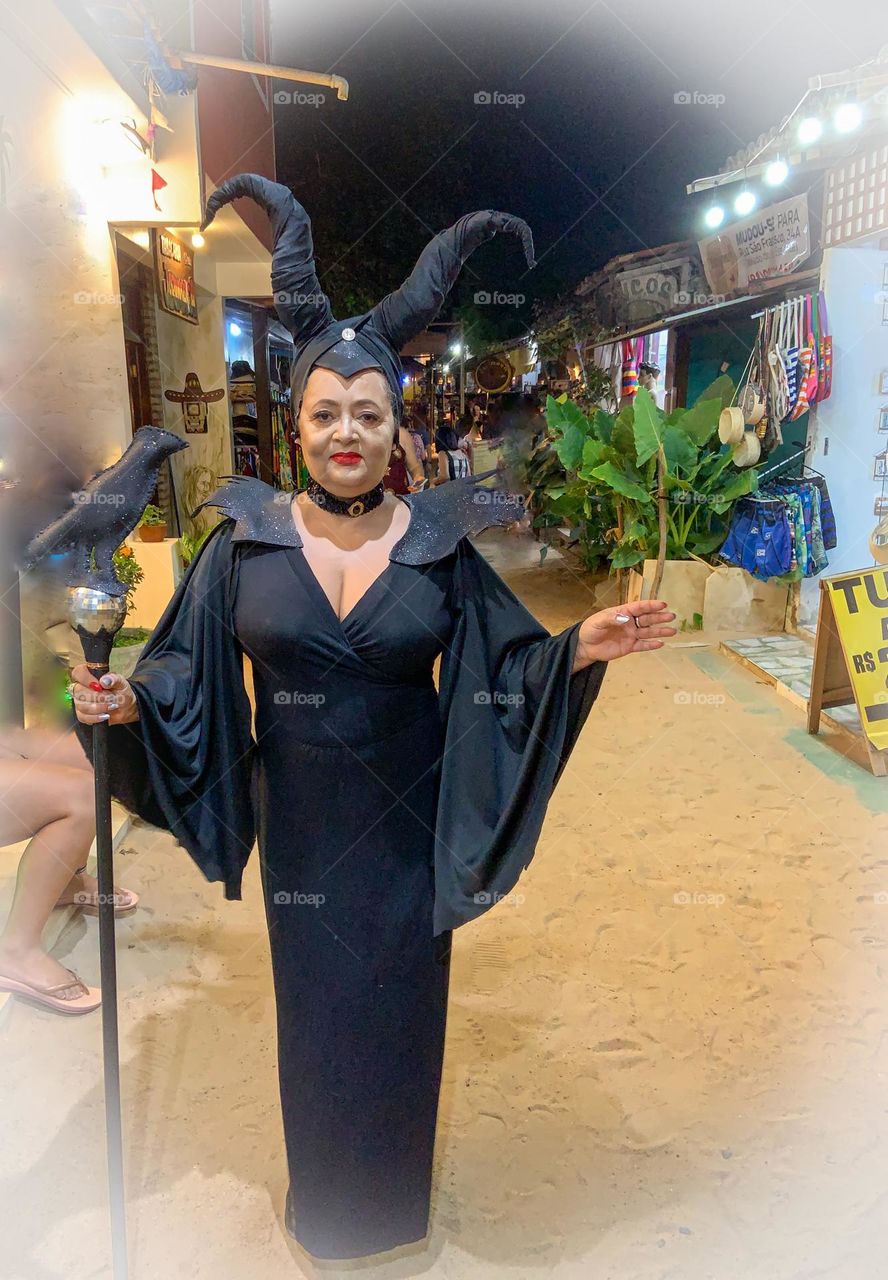 Halloween party :woman in black 