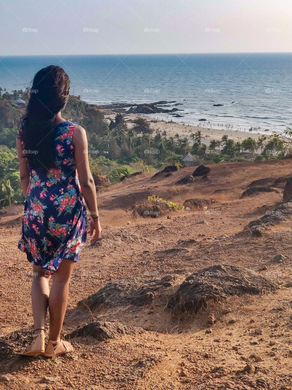 Chapora Fort is a pleasant place to wander that offers fantastic views north across the Chapora river to Pernem, south over Vagator and also far out to the Arabian Sea in the West. interesting to see tiny humans in this big world. isn't it? 🙂