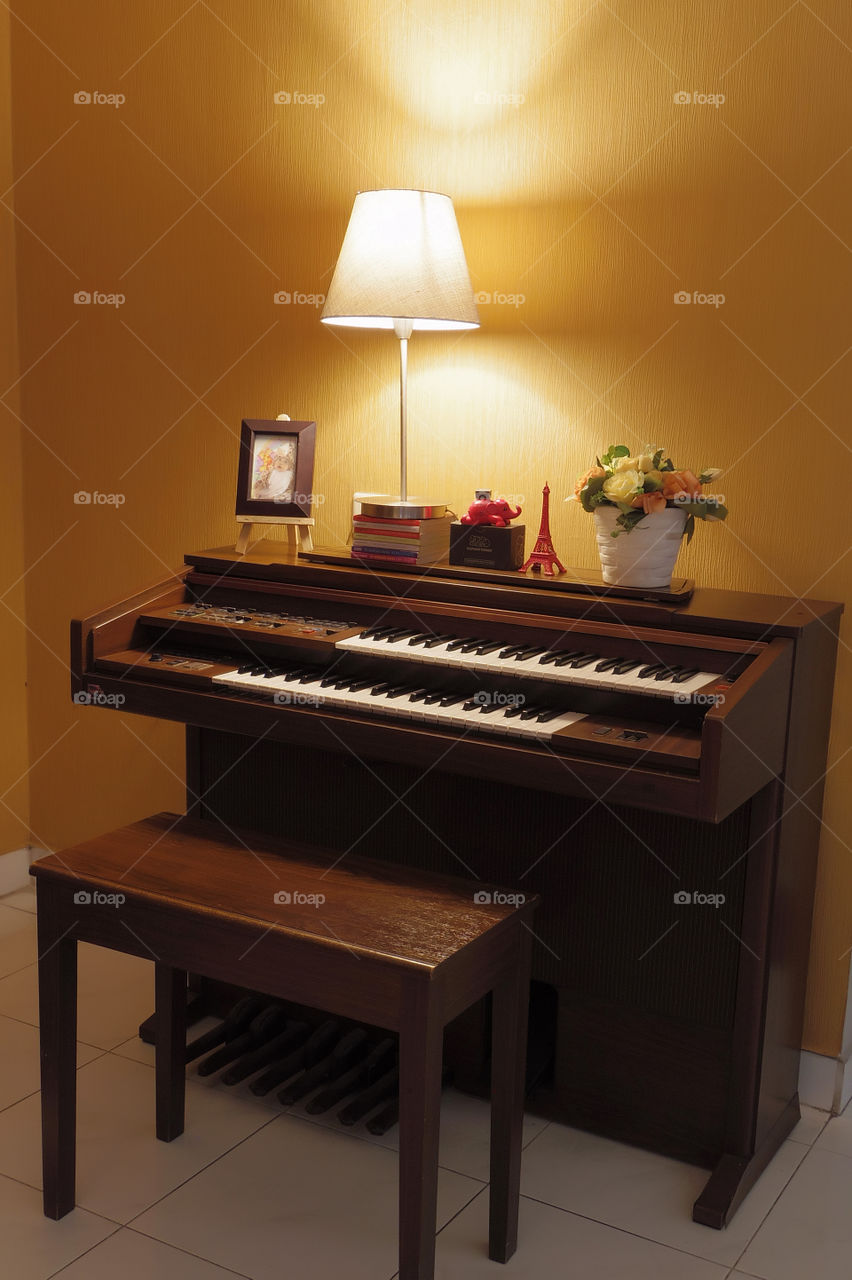 keyboard instrumen in the corner of the room