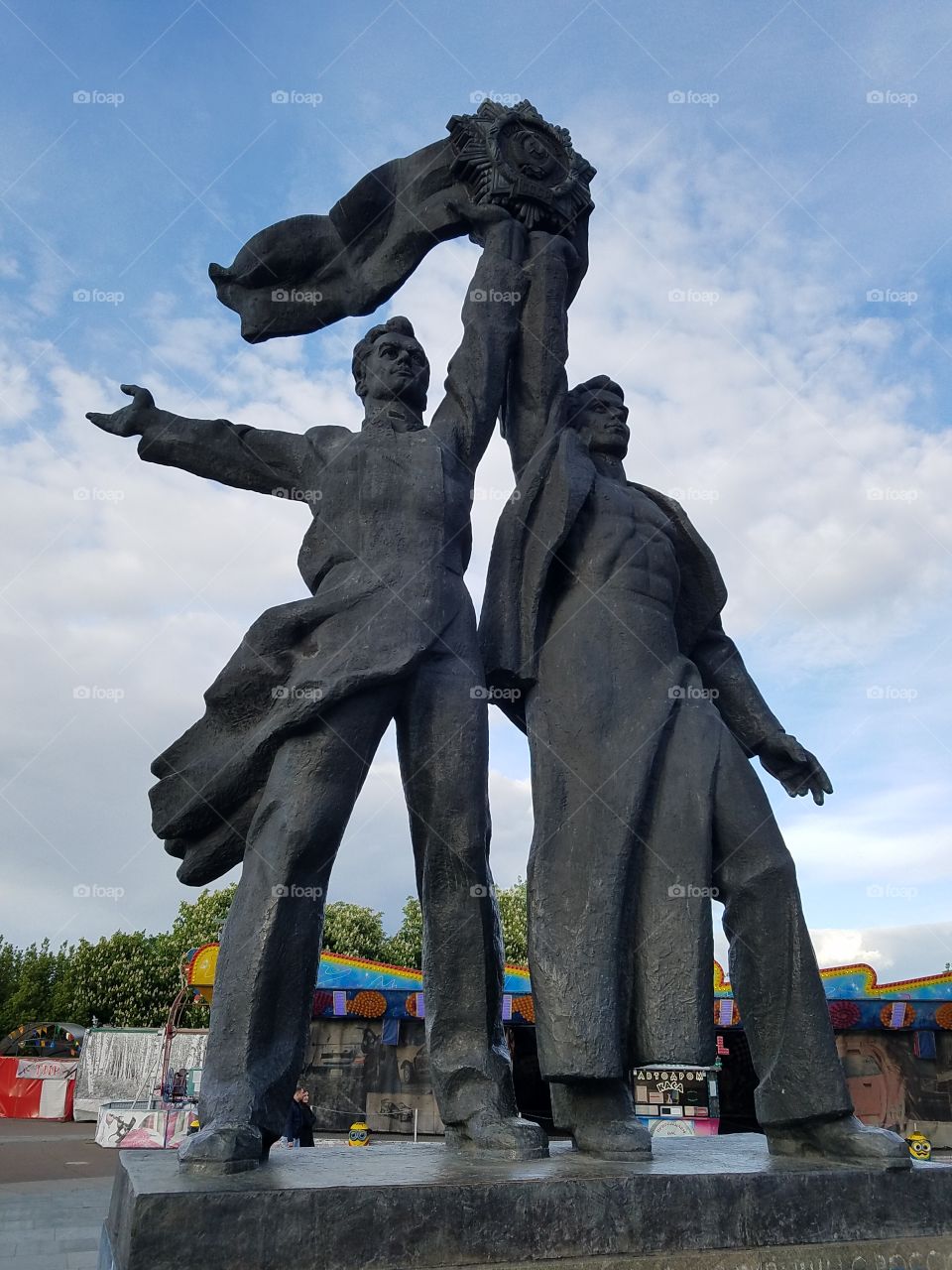 Statue below the friendship arch Kiev