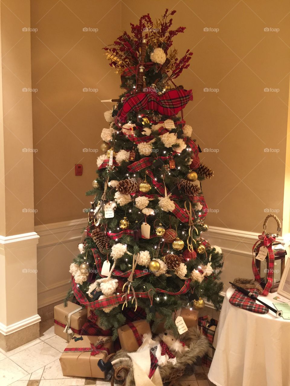 Christmas tree decorating contest