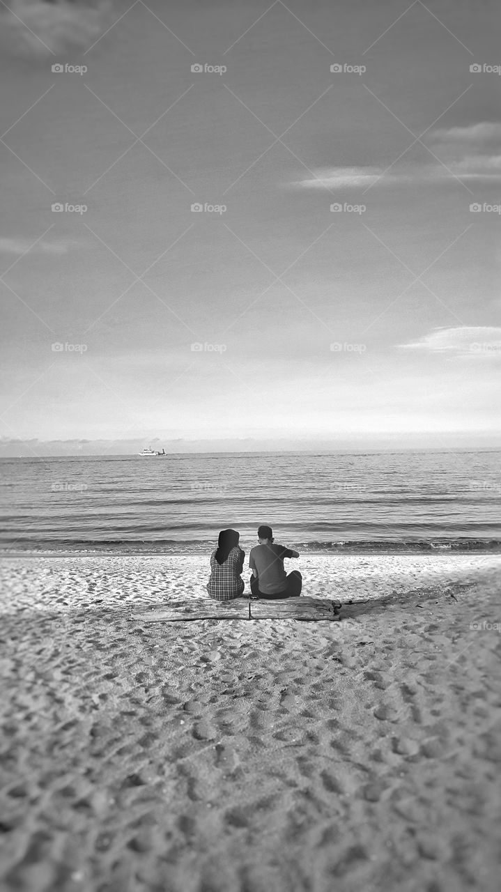 Dating by the sea
Location: Kuala terengganu, malaysia
Photo taken by Samsung phone