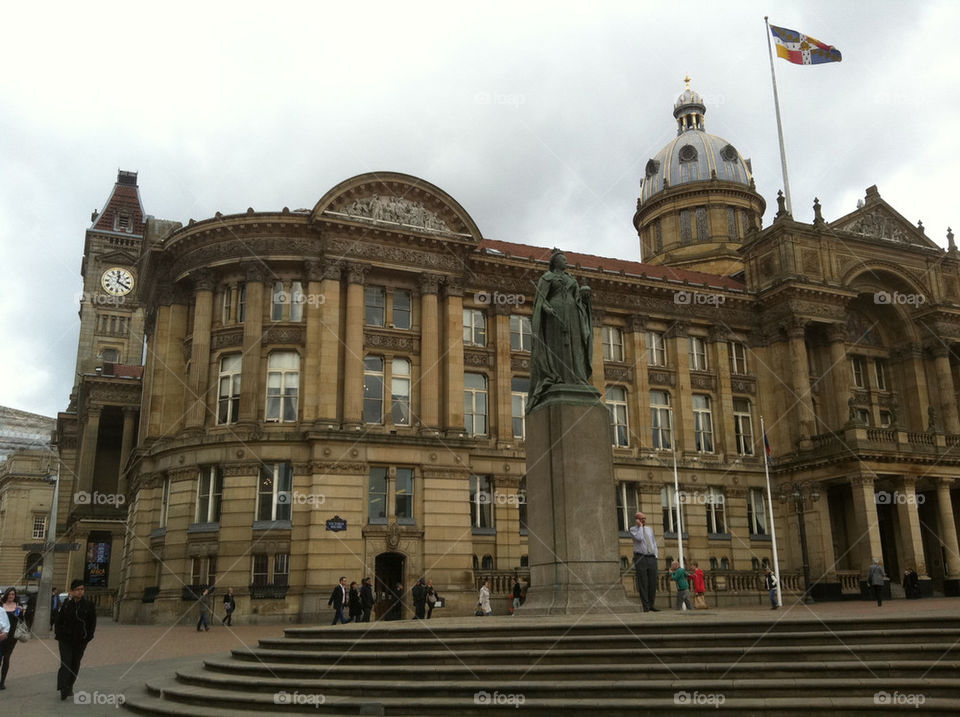 people statue buildings steps by jeanello