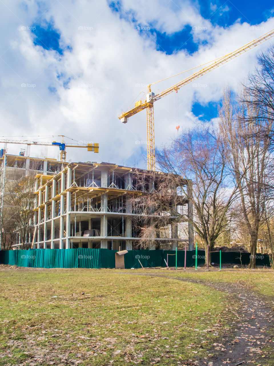 building process with crane on long exposure