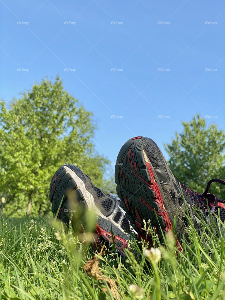 The black and red shoes 