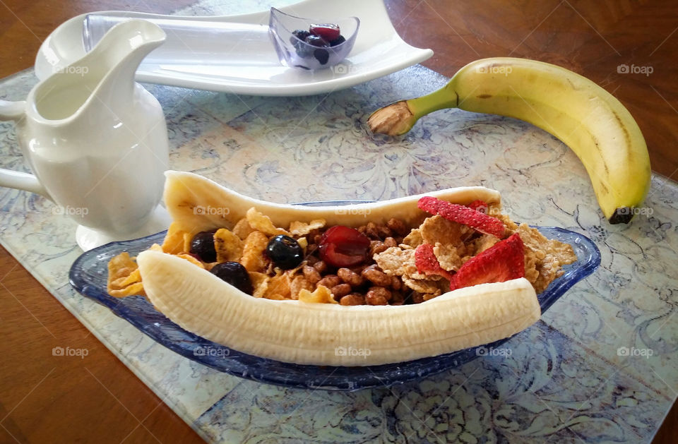 Cereal banana split