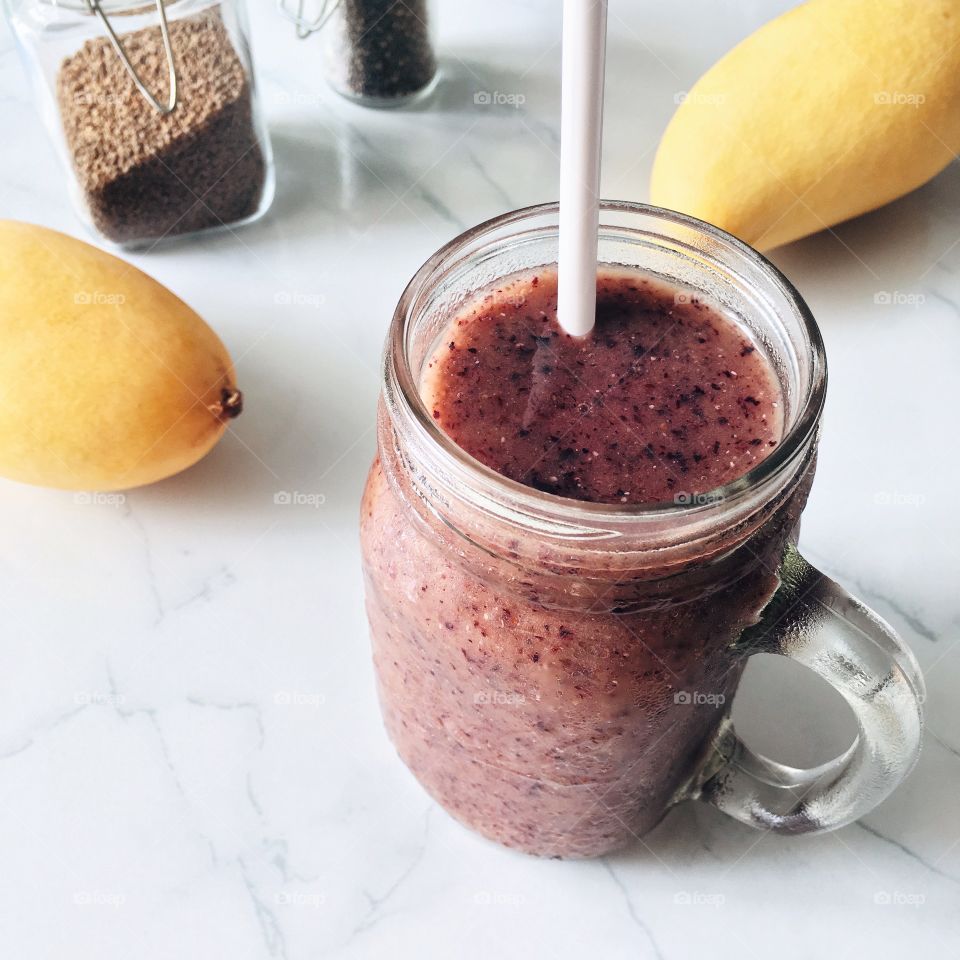 Fresh Fruit Smoothie : Summer mango blueberry smoothie 