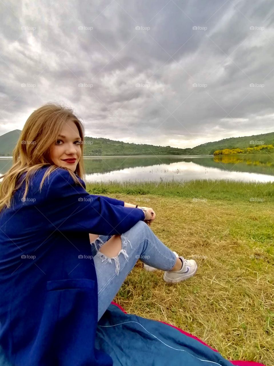 What a beautiful view of Canterno’s Lake, in Italy. Hope you could visit it one day. 