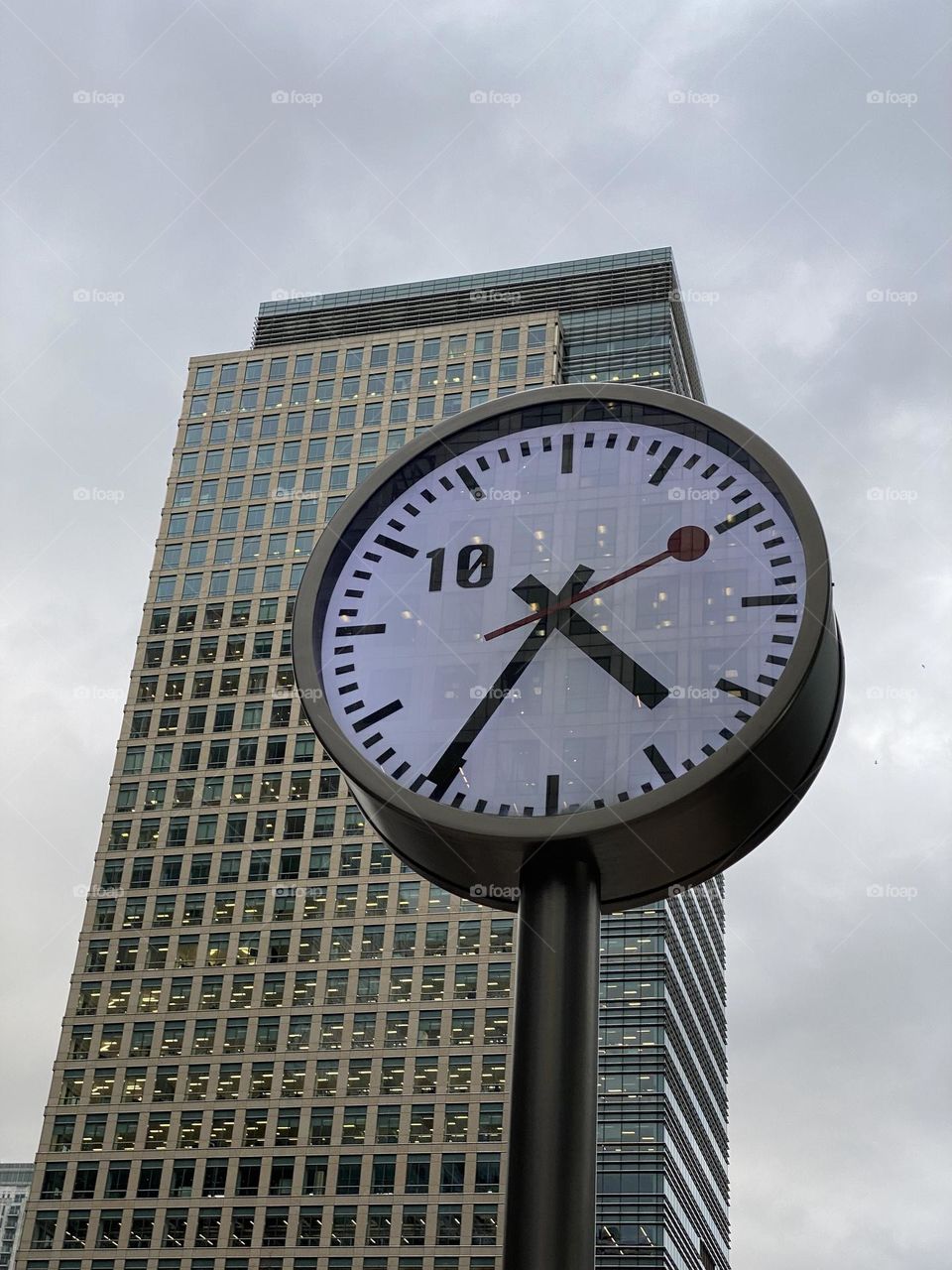 Skyscraper and clock in Canary Wharf in London 