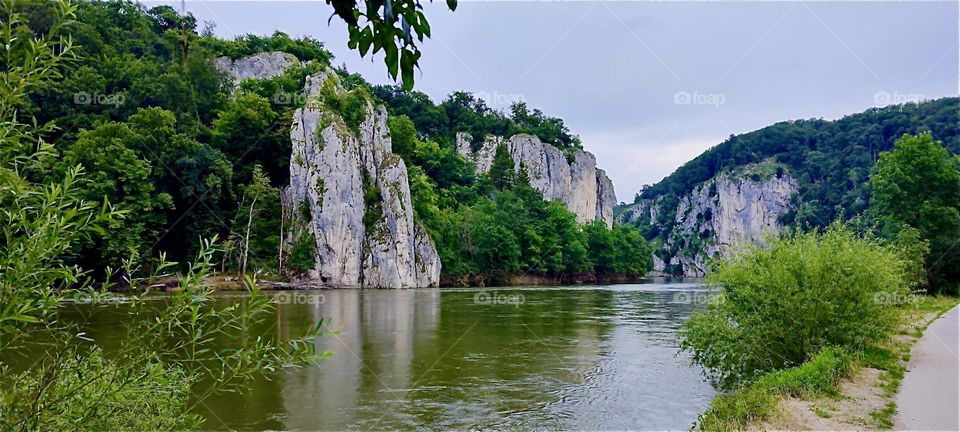 The cliffs alongside the river “Danube” between “Kelheim” and “Weltenburg” in “Bavaria”, Germany are about to enclose the river in two narrow curves called the “Donaudurchbruch” or “Danube Gorge” by the “Weltenburg Abbey”. 2024. Hypnotic Productions