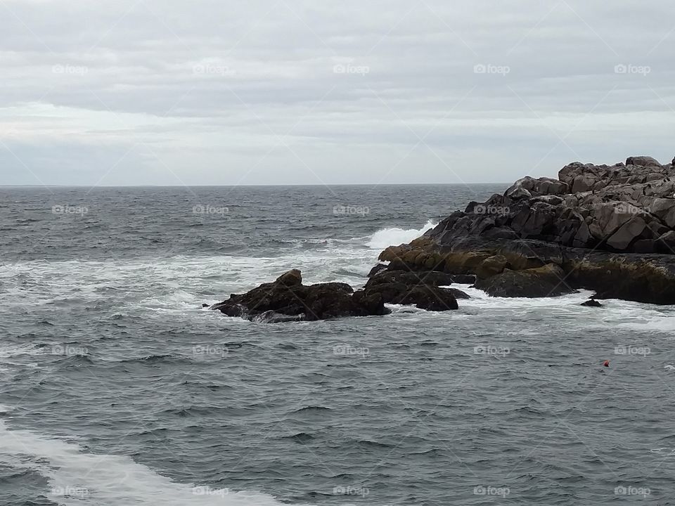 Crashing Waves on Rocks