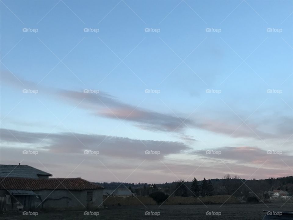 Being able to enjoy the Universe in this way is a pleasure. Today the sky left us some reddish and very beautiful snows.