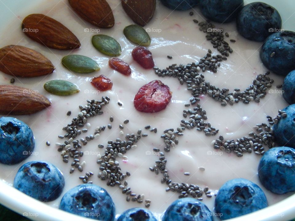 A tropical fruit smoothie bowl