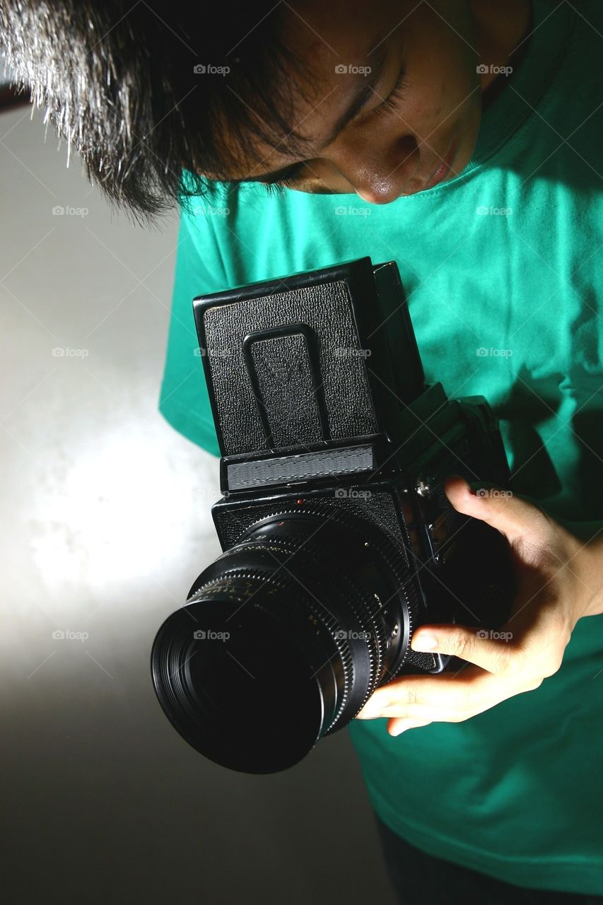 Person holding a vintage medium format film camera