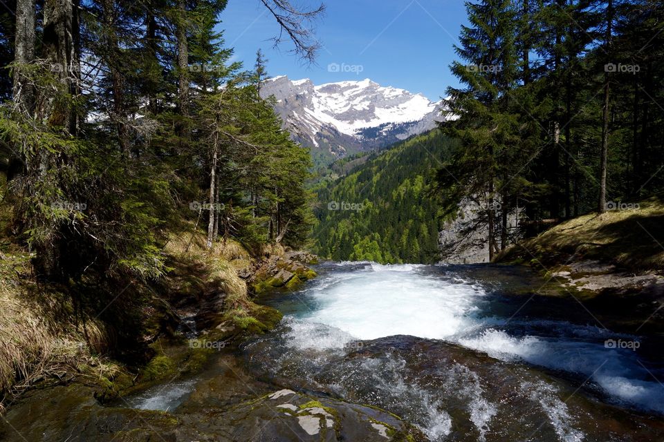 Cascade du Rouget au printemps (Alpes, France)