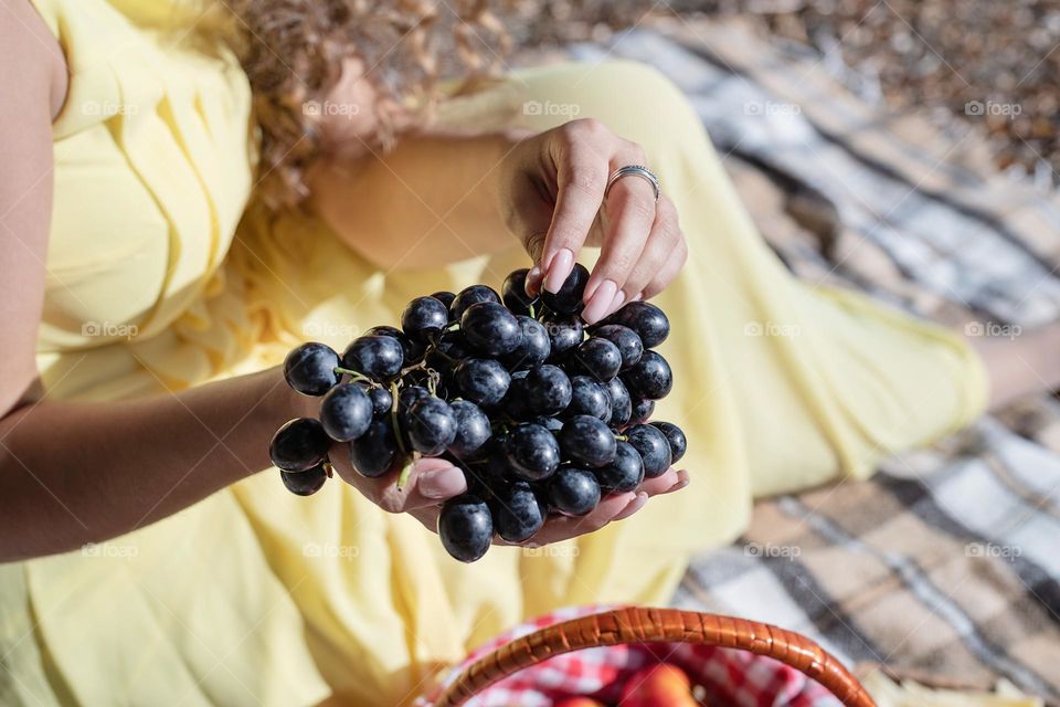 grapes on picnic