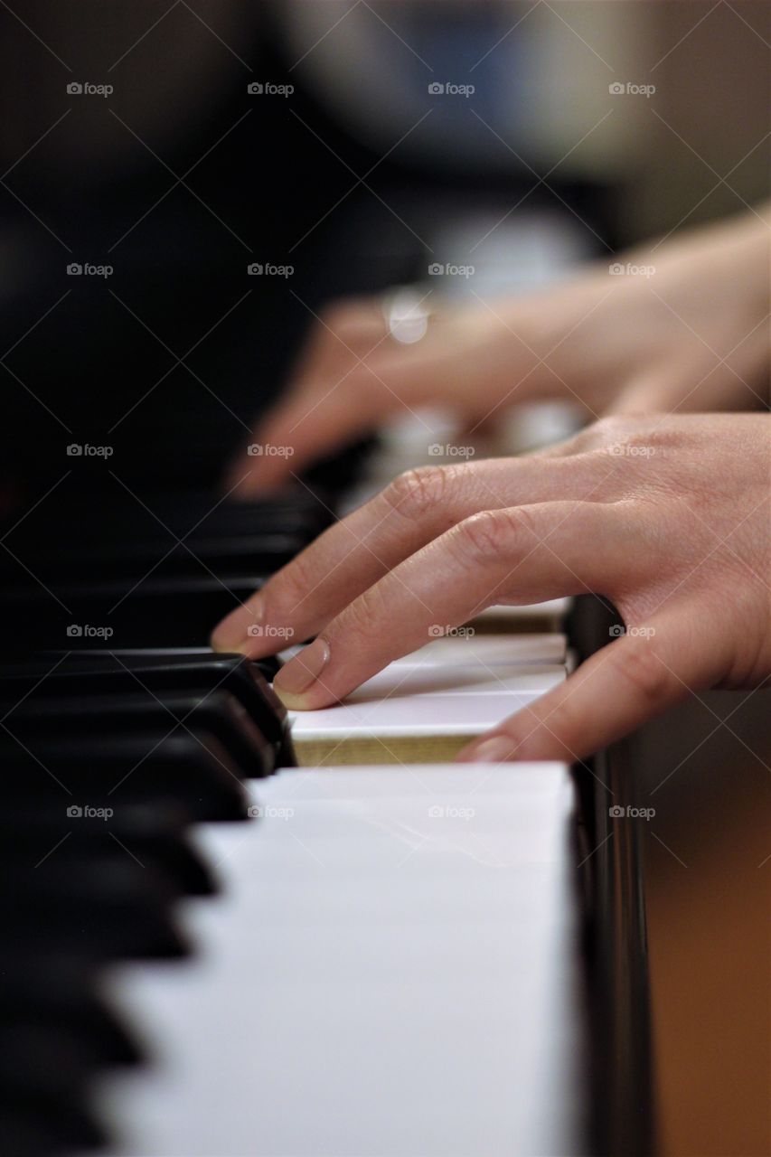 | piano hands |