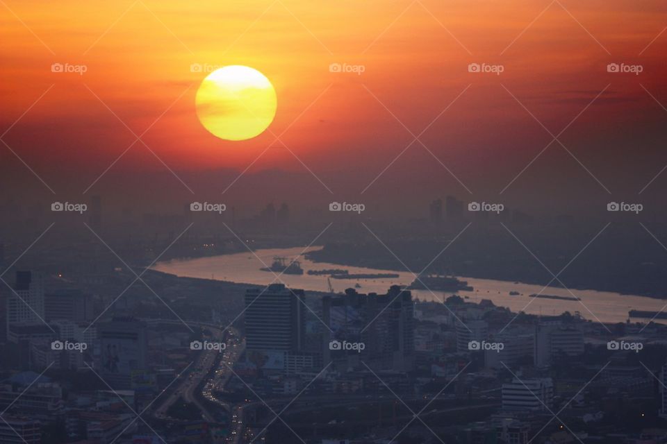 Sunlight in the city