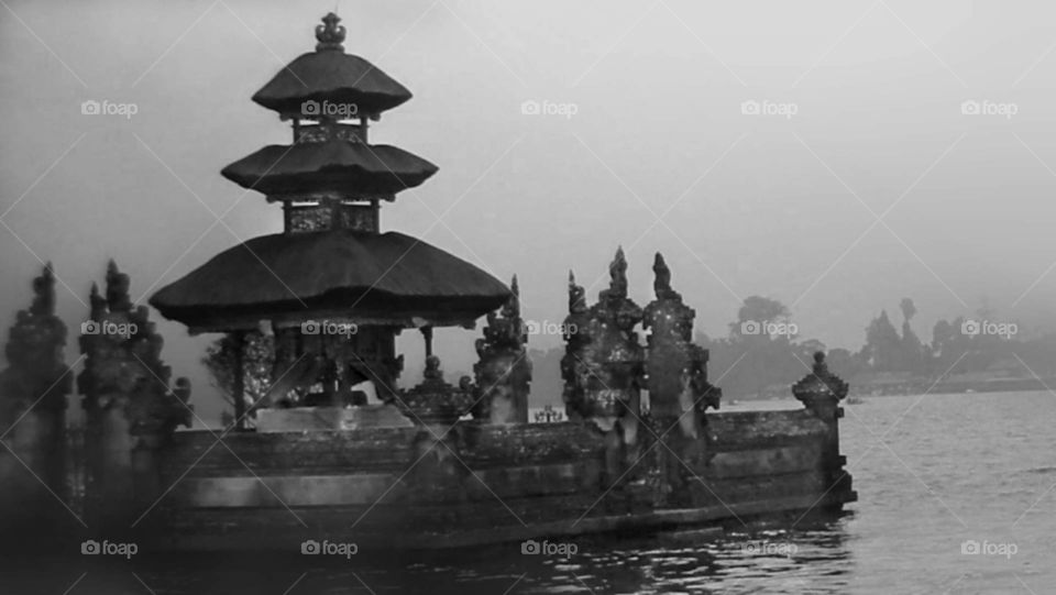 Bali island has many exciting temple to visit, and temple at Lake Beratan is one of many temples in Bali that you should put  on your Bali holiday itinerary.
