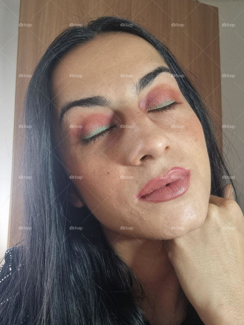 make up with green and red