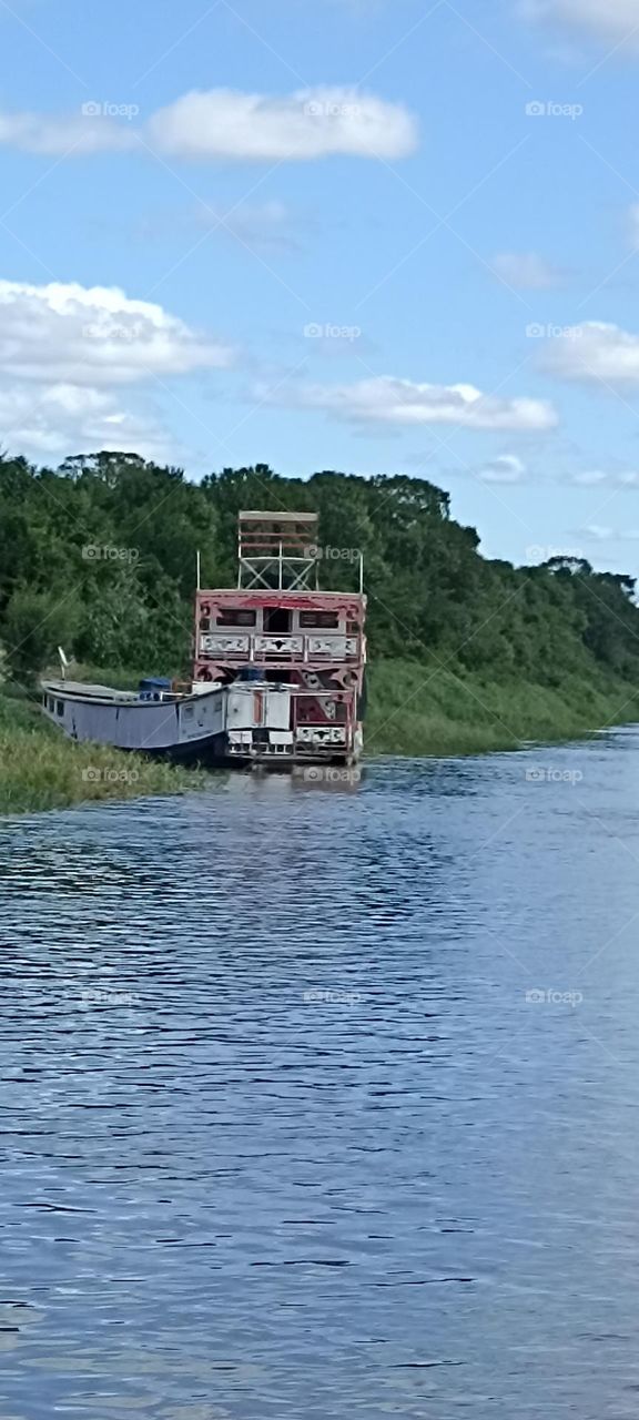 water vapor moored in the Dão Francisco river