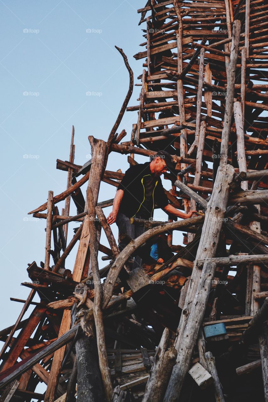 Man climbing Nimis