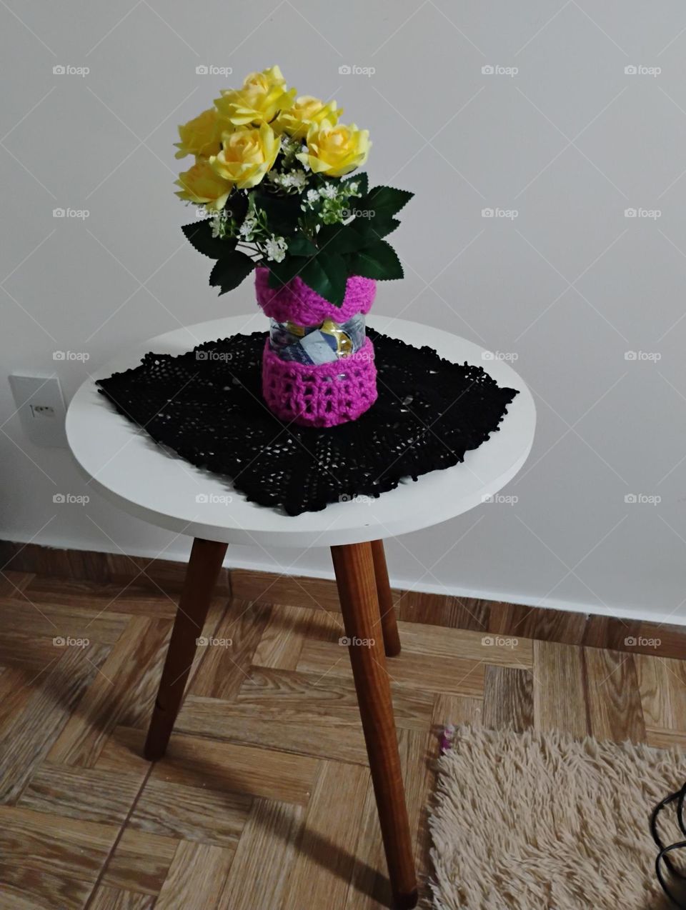 Peças de crochê. O crochê é um item que acrescenta texturas aos ambientes, renova o visual de um móvel e dar um toque  especial  e, retrô ao espaço, criando uma atmosférica única