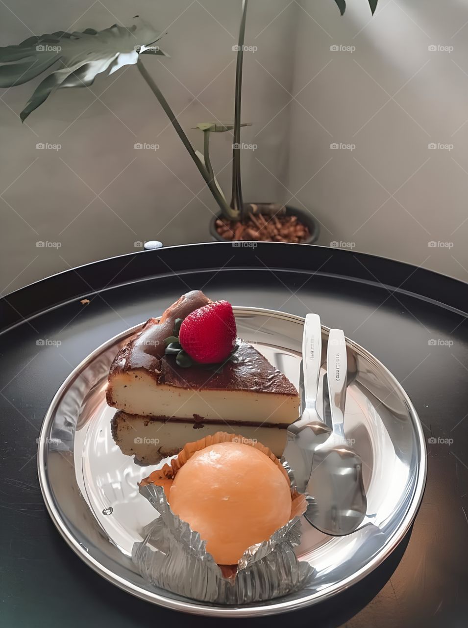 vanilla cake with strawberry and ice cream