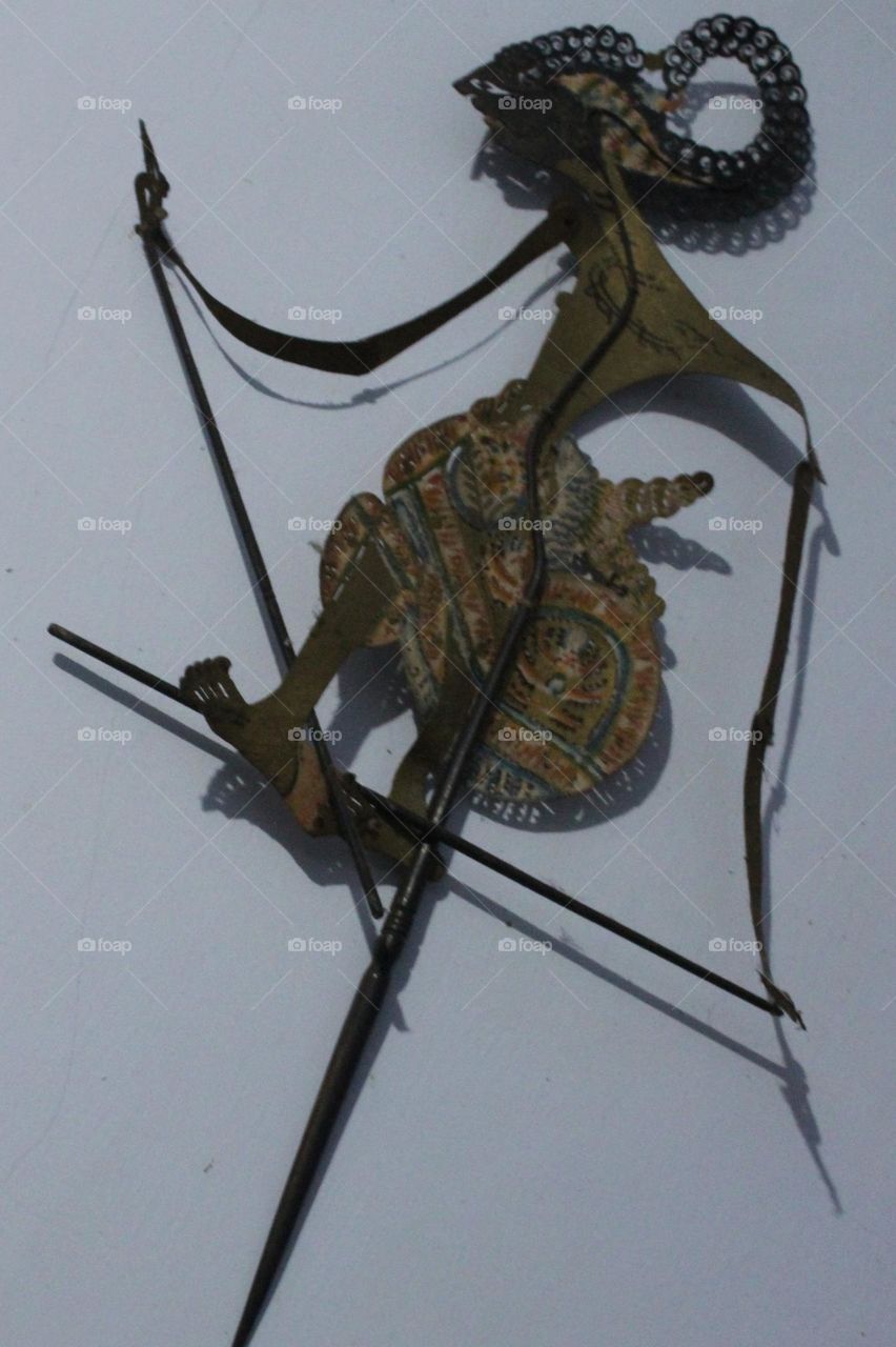 This is a type of cultural performance from one of the nations that has been preserved until now. The performance is called a shadow puppet show because this wayang is made of leather.