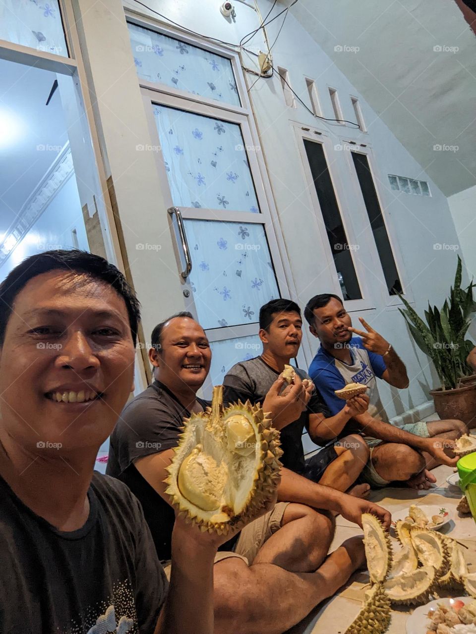 it's our durian party. happy dan sweety moment at Thursday night.