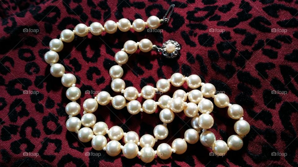 lovely Pearl necklace. great vintage necklace
