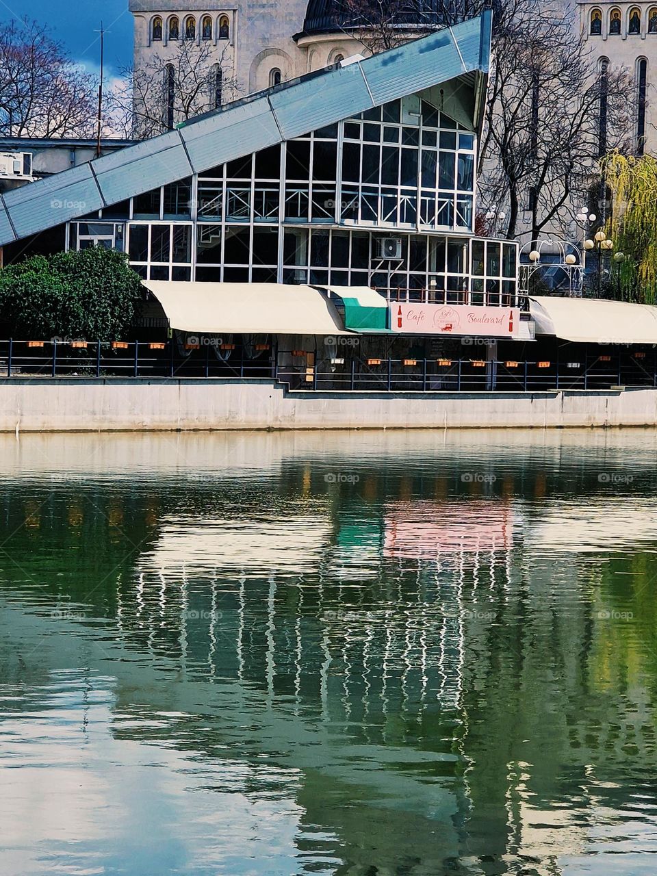 the reflection of the clapper in Lake Padurice