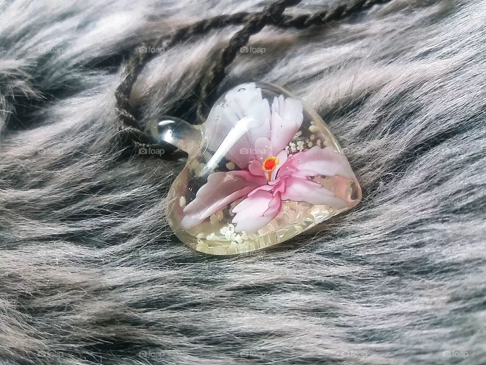 NECKLE