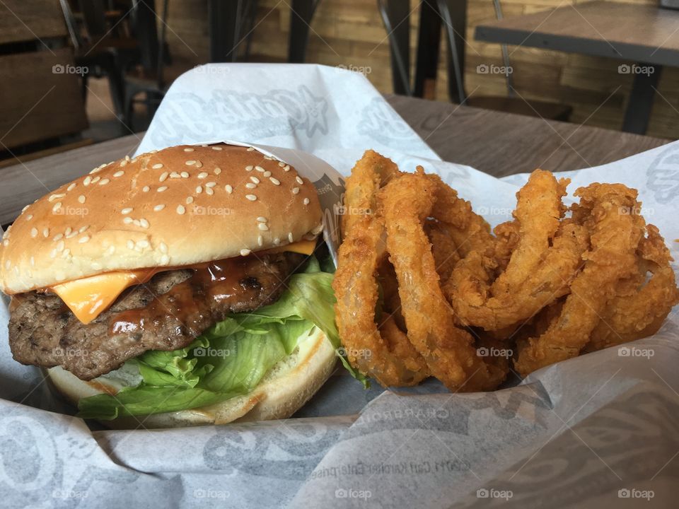 cheeseburger & onion rings 