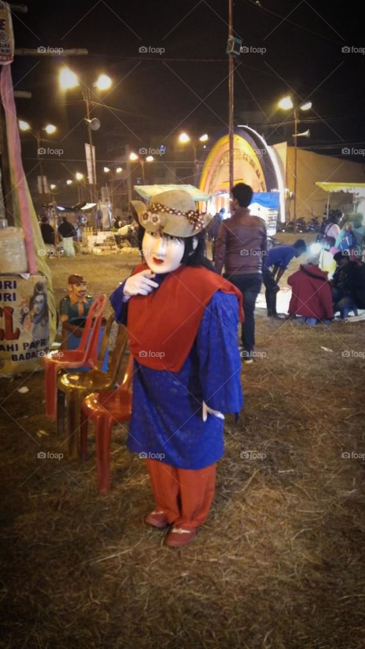 A BEAUTIFUL LADY WEARING MASK