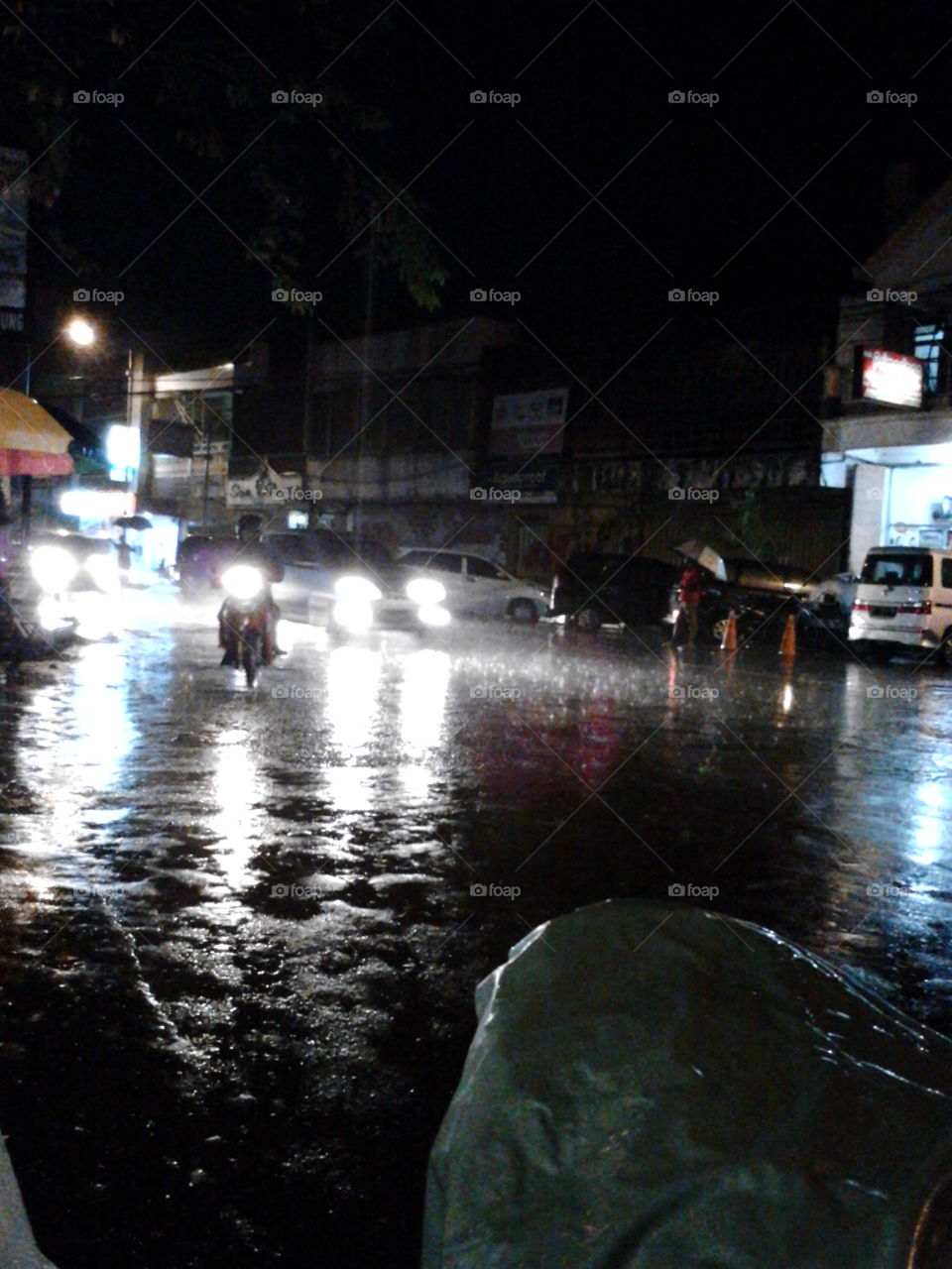 Fantastis 10+ Gambar Hujan Malam Hari - Bari Gambar