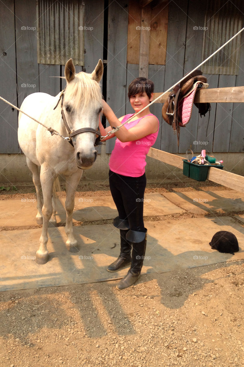 Summertime is about horseback riding!  My daughter was prepping her horse for a trail ride. The horseback riding farm also had a petting zoo so we visited the farm animals before the riding. They even milked the goats & bottle fed the baby goats! 🐐