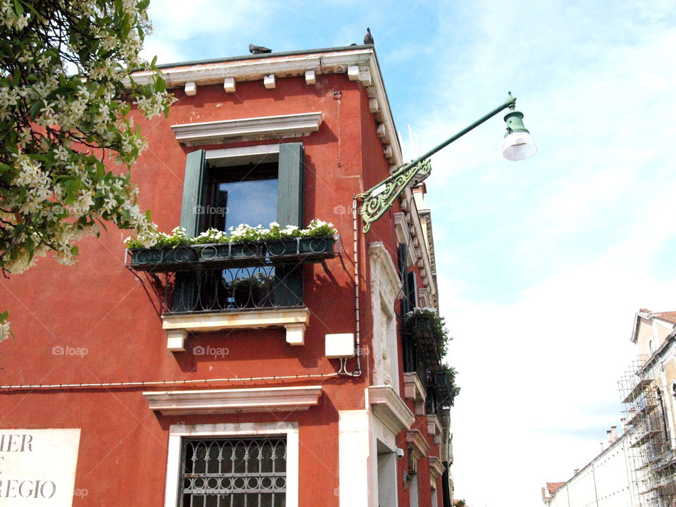 Venice house with flower's and a lamp