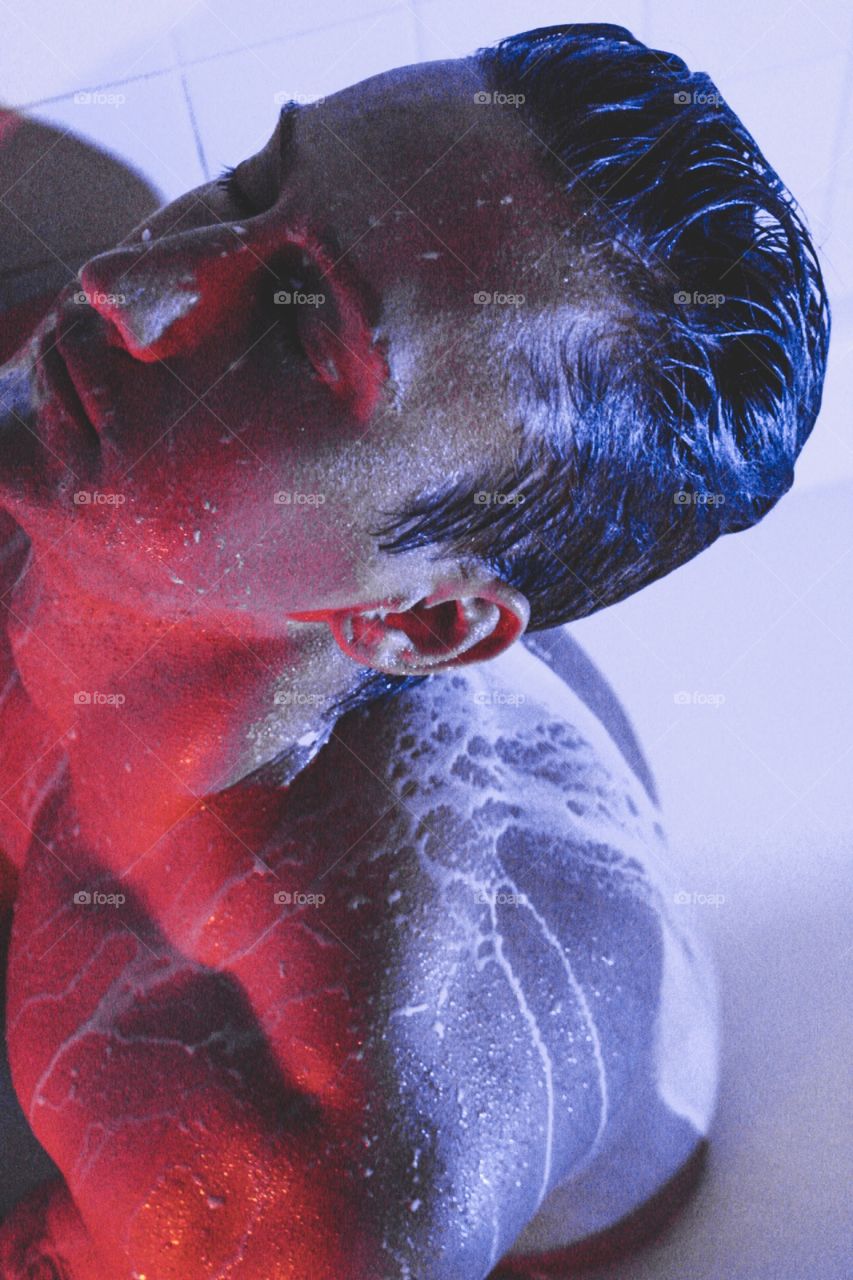 Shine, step into the light
Shine, so bright sometimes