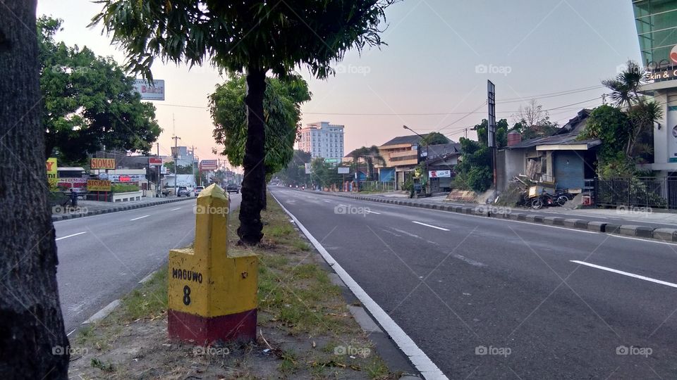 Jalan Ring Road Utara Sleman Yogyakarta di Pagi Hari