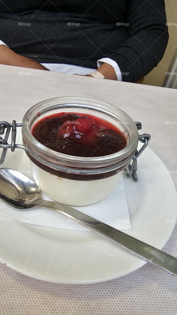 Panna cotta de frutos rojos