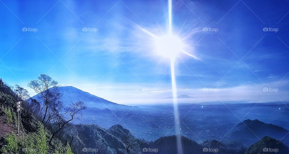 pemandangan dari puncak gunung