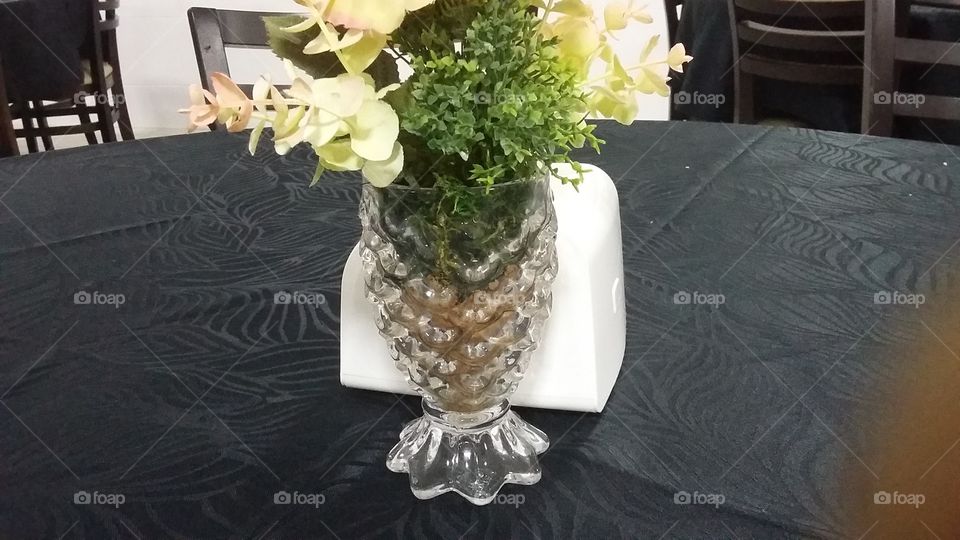Decoração de flores natural em um lindo vaso trabalhado!