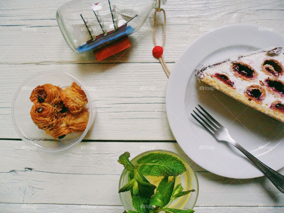 cake and lemonade