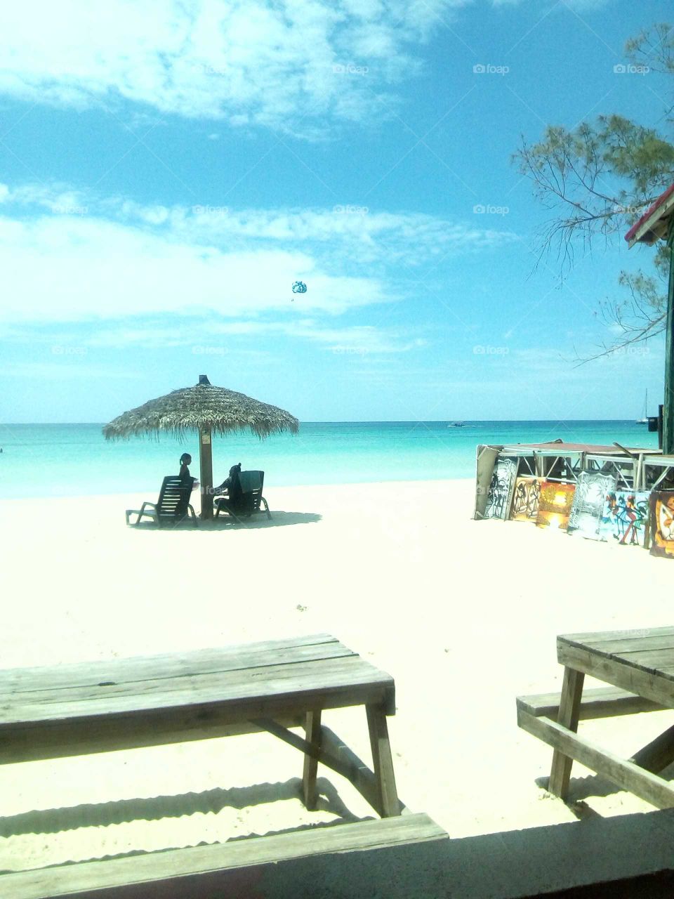 this is a picture that tells you everything  just by looking at great it is  real table .