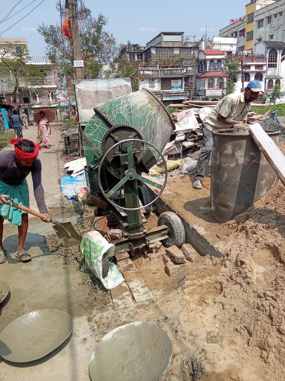 CONCRETE MIXTURE GRINDER