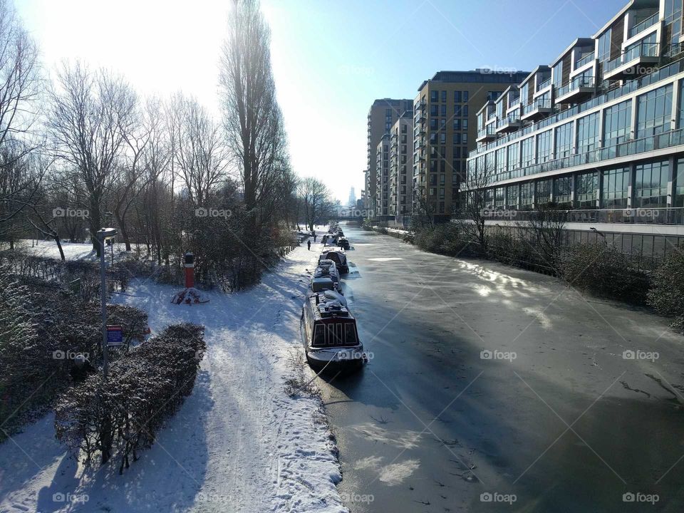 Walking to Victoria Park, London, in the snow