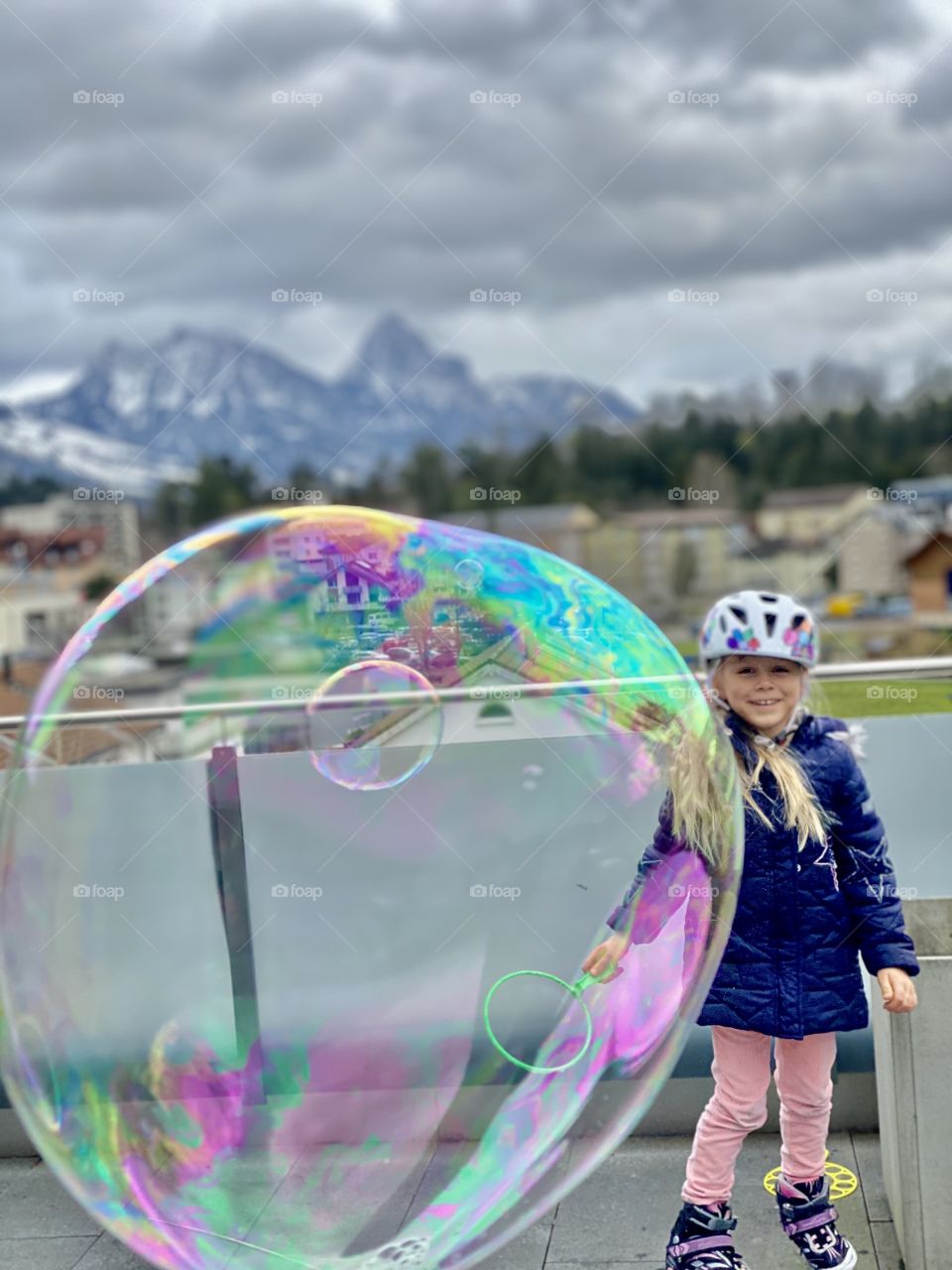 soap bubbles, the girl blows big soap bubbles