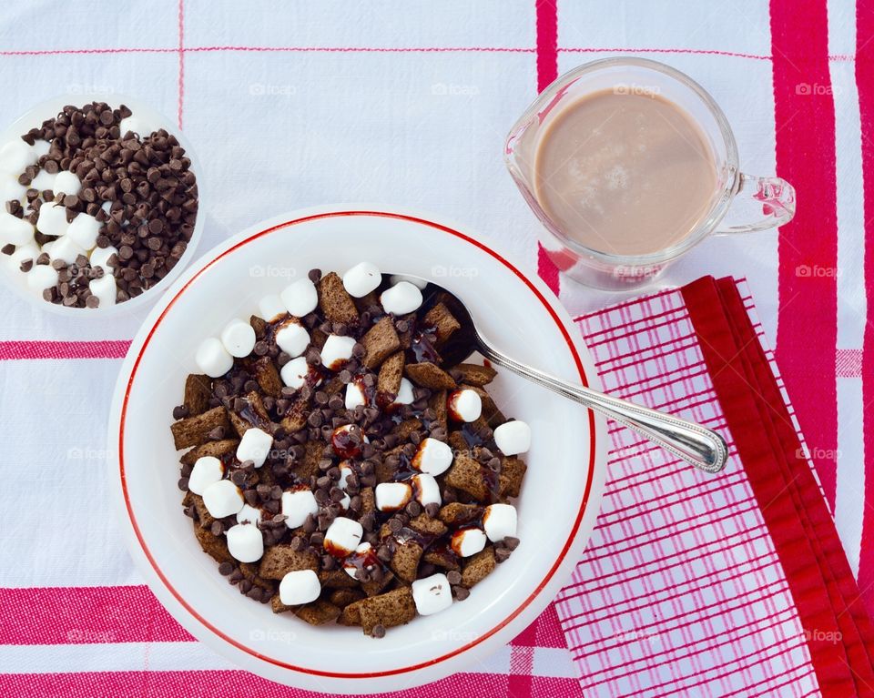Decadent Chocolate Krave
Krave, mini marshmallows, mini chocolate chips, chocolate syrup, with chocolate milk