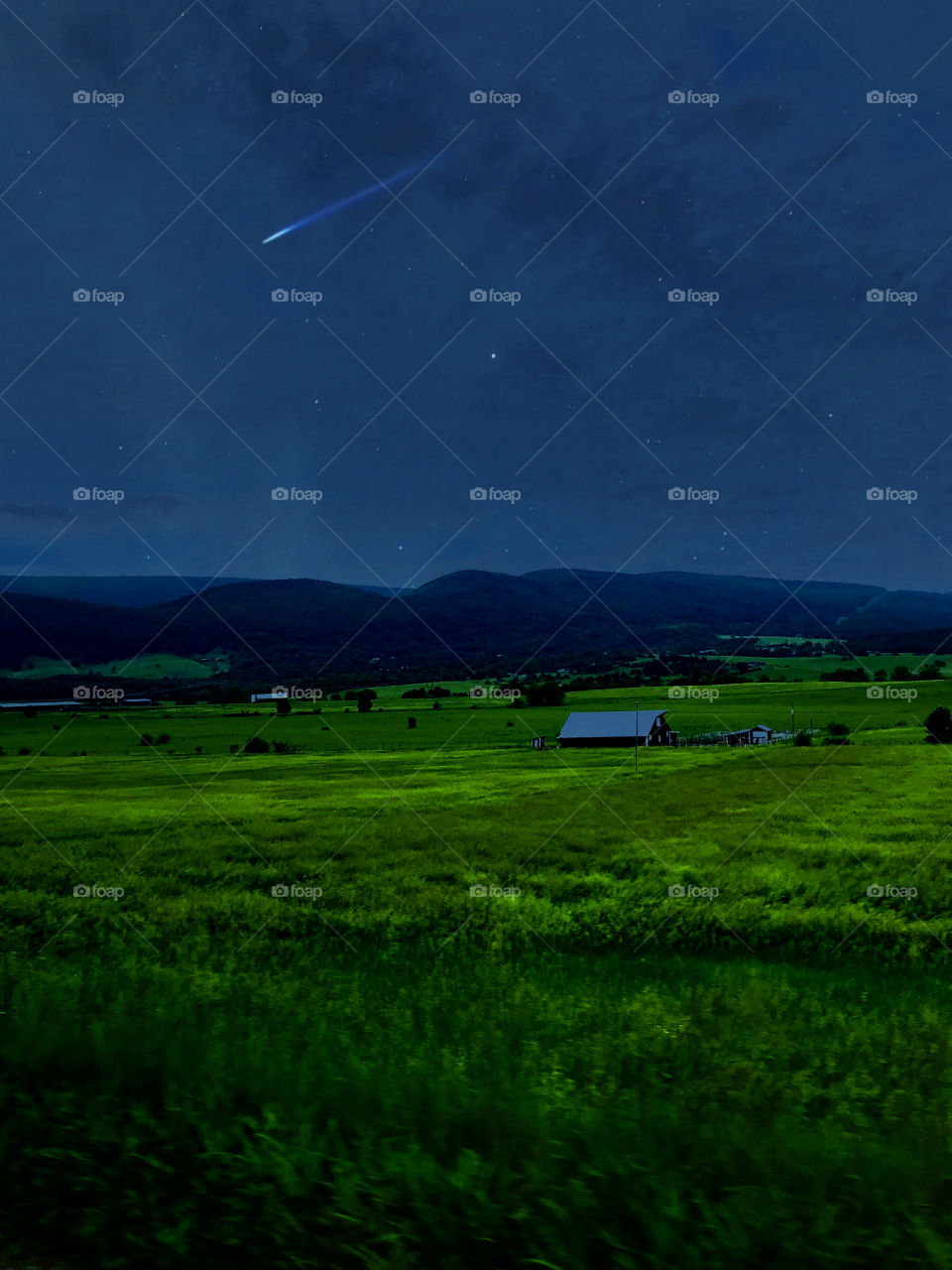 Shooting star above the farmhouse 